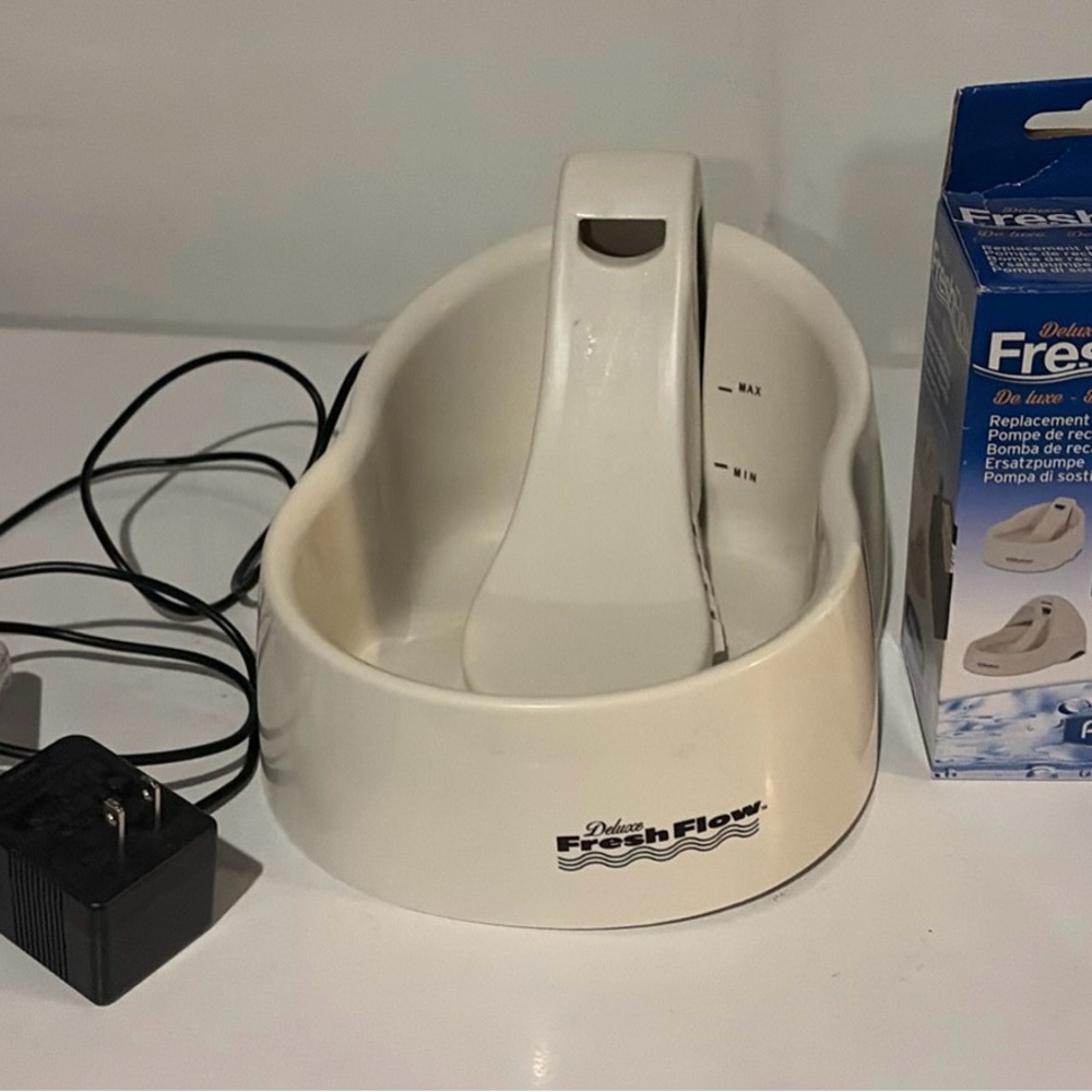 Petmate Deluxe Fresh Flow Cream Pet Fountain